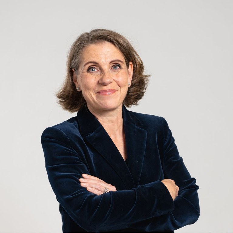 Elina_Bjorklund_neliö.jpg Elina_Bjorklund_neliö.jpg