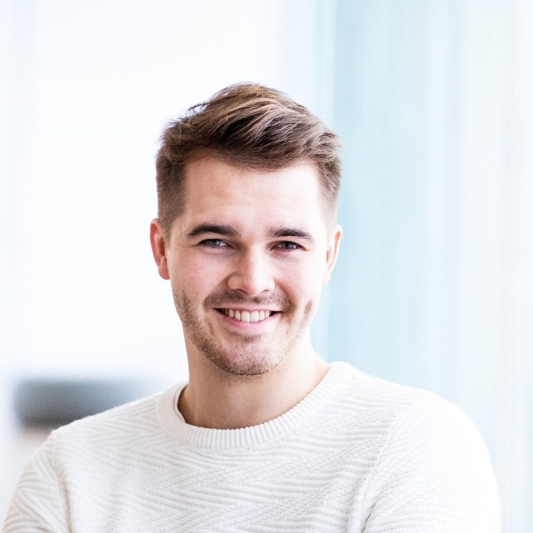 Perttu Pölönen -neliö.jpg Perttu Pölönen -neliö.jpg